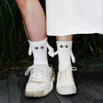 1 Par 3D lutkarsku čarapa, Zabavne kreativne čarape s magnetskim притяжением, Держащиеся za ruke, Crno-bijele Čarape s crtani očima, Čarape za par Čarape srednje dužine