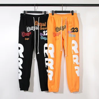 Modni sportske hlače i higijenske hlače s po cijeloj površini od pjenastog materijala sa natpisom RRR123 s natpisom 