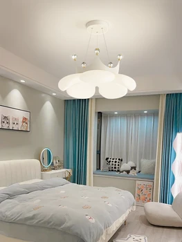 Viseći svijećnjak u obliku krune u кремовом stilu za dječju sobu, jednostavan moderna svjetiljka s cvjetnim crystal, topao i romantičan lampa za spavaće sobe